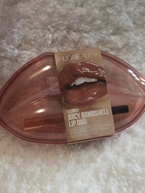 HUDA BEAUTY Juicy Bombshell Lip Duo - Pink & Copper Gloss Set